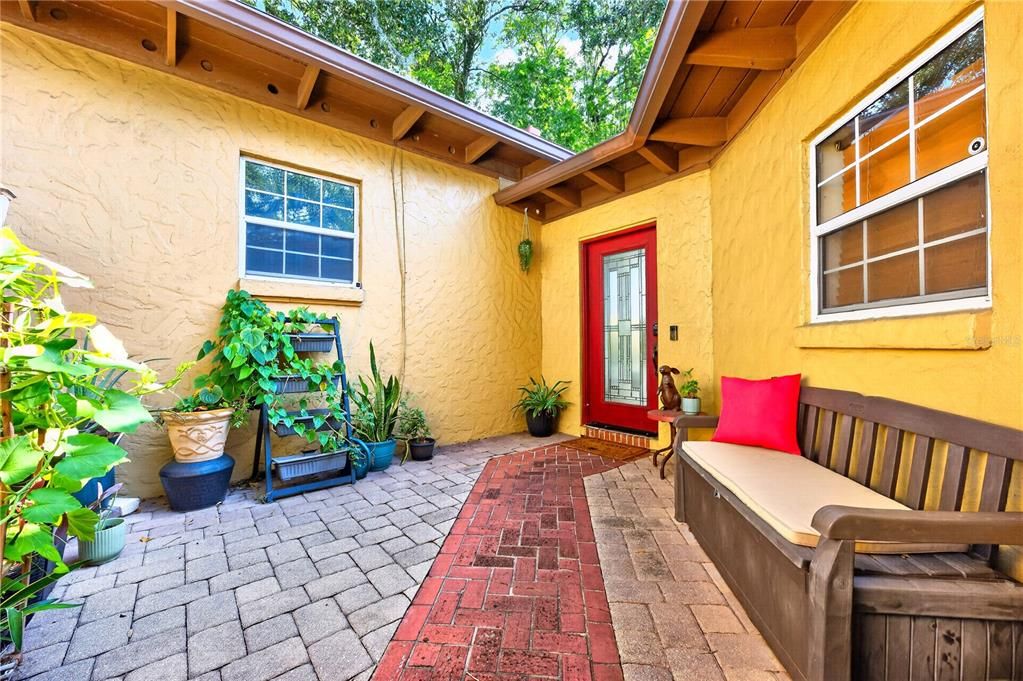 En Venta: $739,000 (4 camas, 2 baños, 2615 Pies cuadrados)