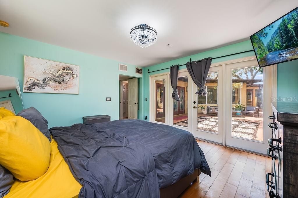 En Venta: $739,000 (4 camas, 2 baños, 2615 Pies cuadrados)