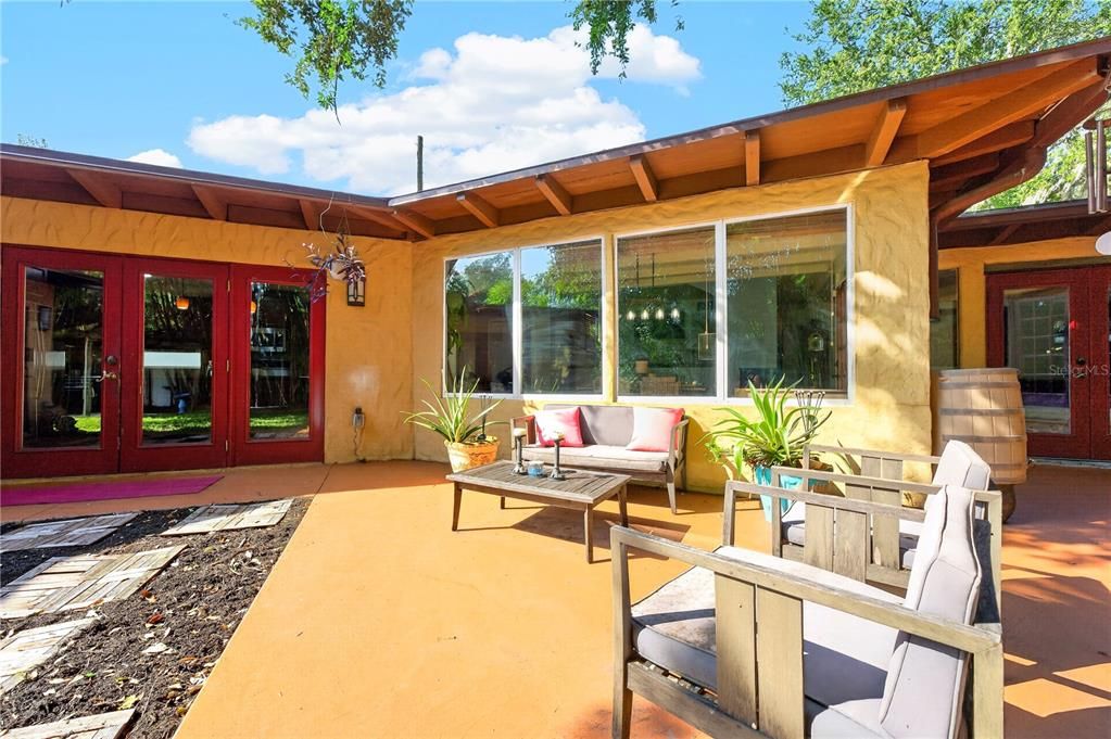 En Venta: $739,000 (4 camas, 2 baños, 2615 Pies cuadrados)