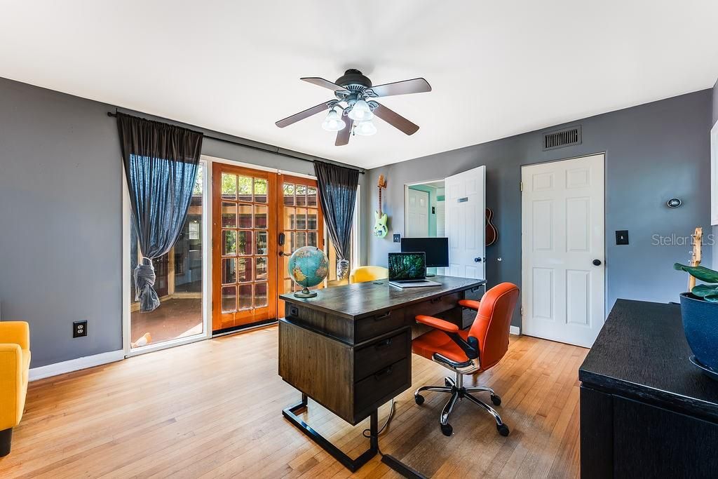 En Venta: $739,000 (4 camas, 2 baños, 2615 Pies cuadrados)