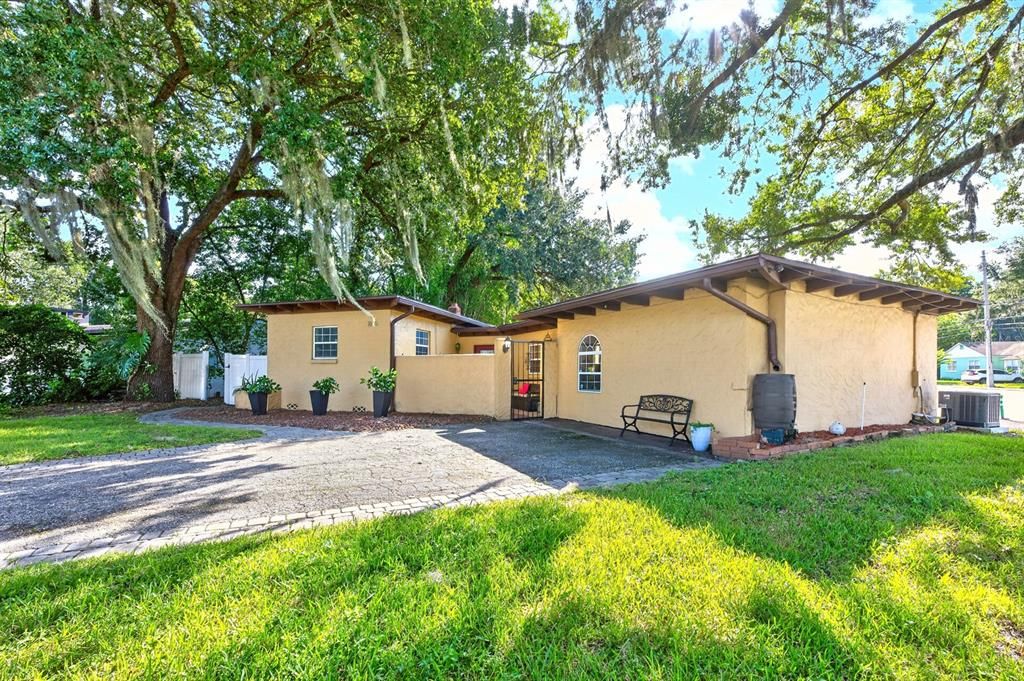 En Venta: $739,000 (4 camas, 2 baños, 2615 Pies cuadrados)
