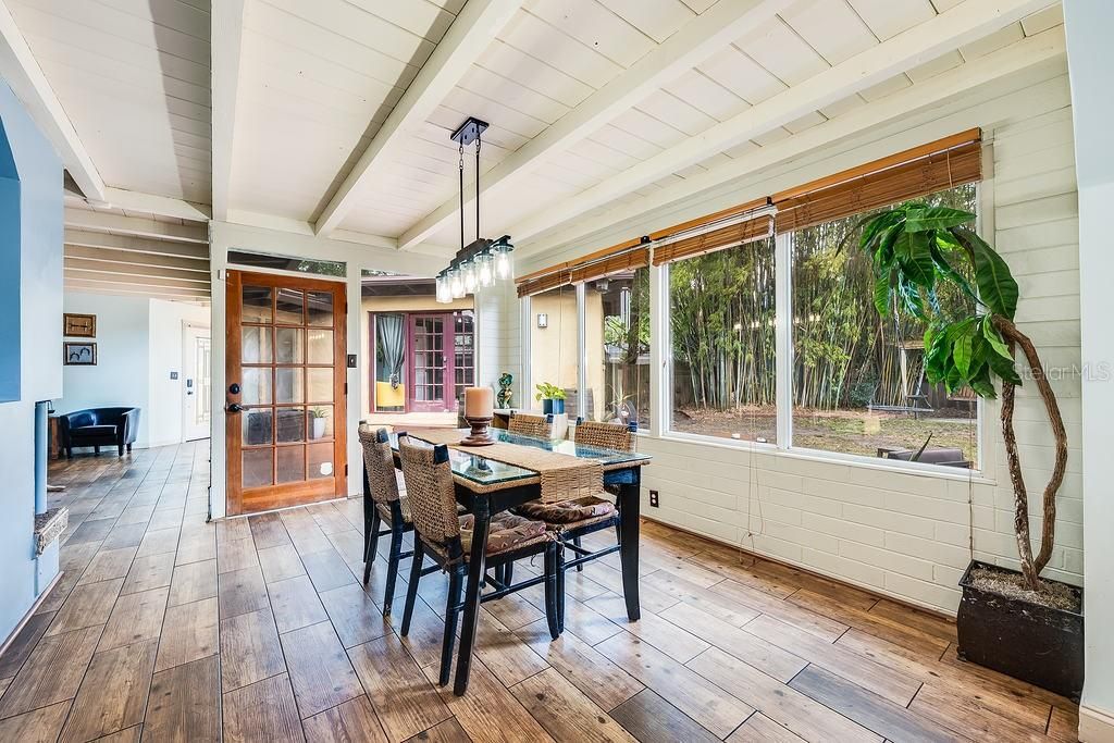 En Venta: $739,000 (4 camas, 2 baños, 2615 Pies cuadrados)