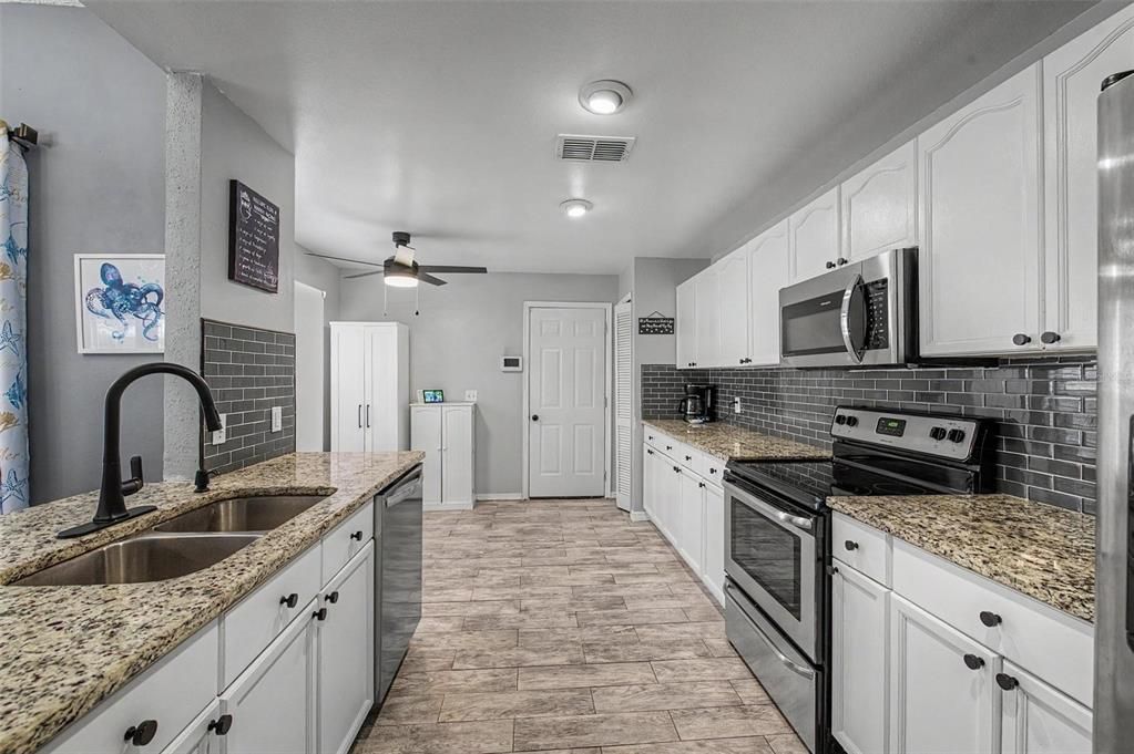 For Sale: $370,000 (3 beds, 2 baths, 1548 Square Feet)