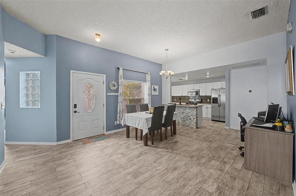 For Sale: $370,000 (3 beds, 2 baths, 1548 Square Feet)