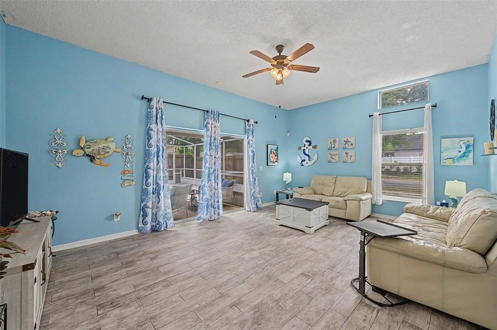 For Sale: $370,000 (3 beds, 2 baths, 1548 Square Feet)