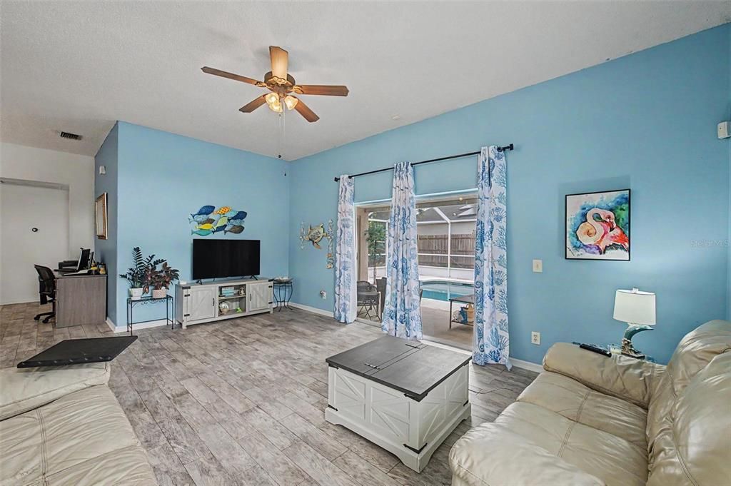 For Sale: $370,000 (3 beds, 2 baths, 1548 Square Feet)