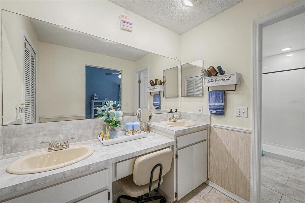 For Sale: $370,000 (3 beds, 2 baths, 1548 Square Feet)