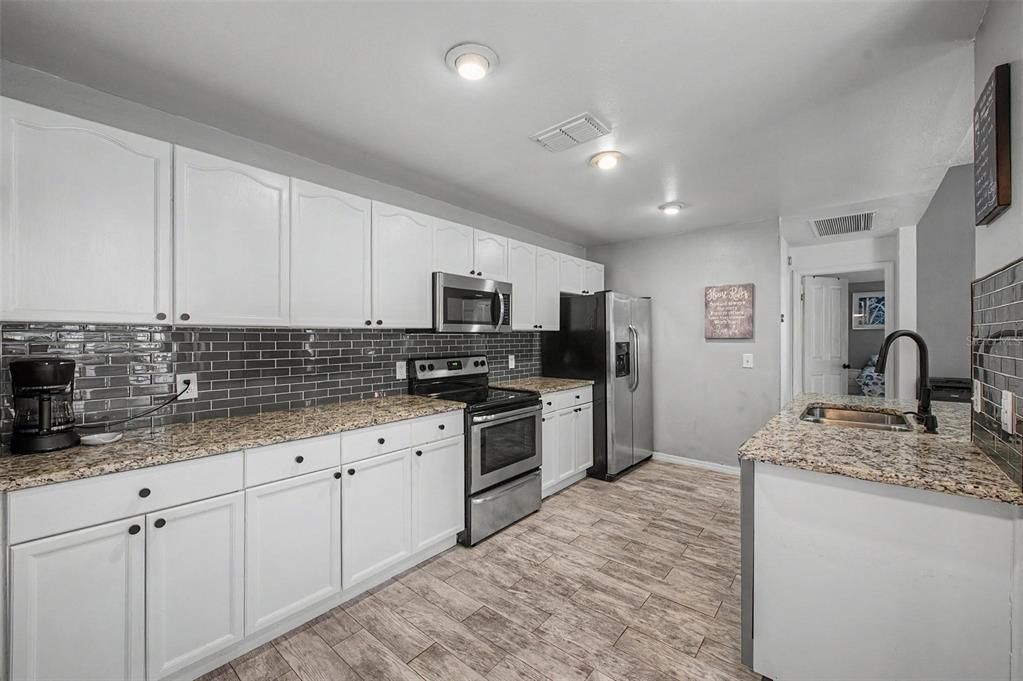 For Sale: $370,000 (3 beds, 2 baths, 1548 Square Feet)
