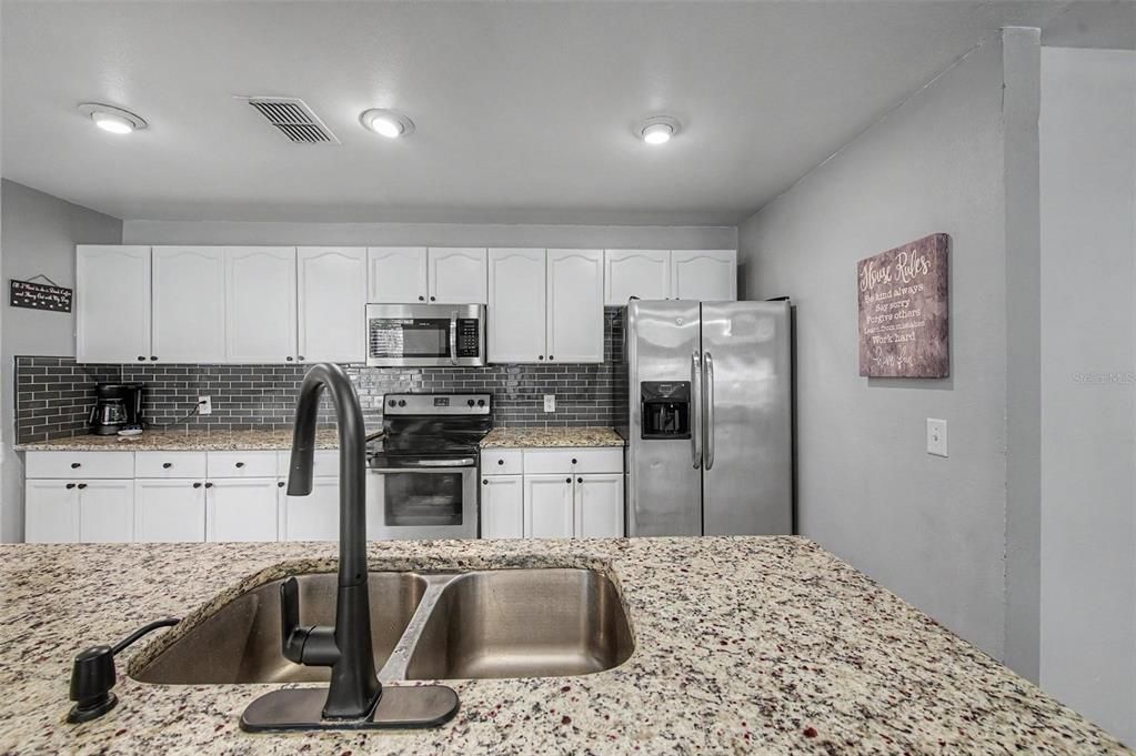 For Sale: $370,000 (3 beds, 2 baths, 1548 Square Feet)