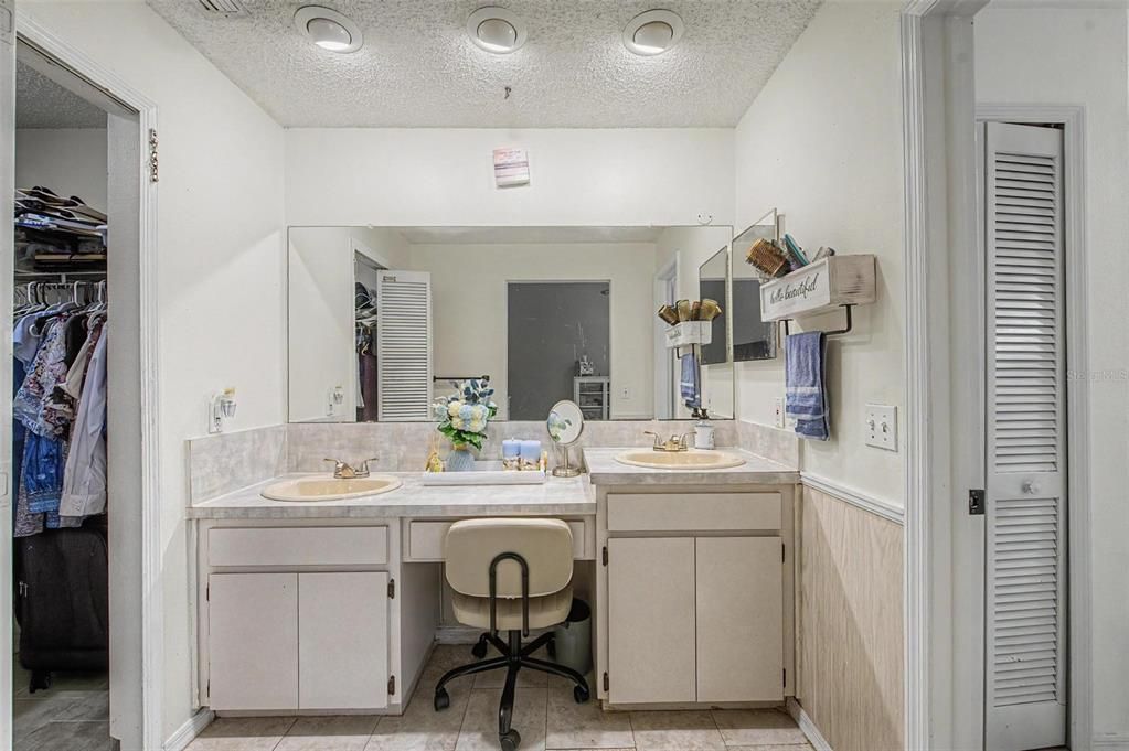 For Sale: $370,000 (3 beds, 2 baths, 1548 Square Feet)