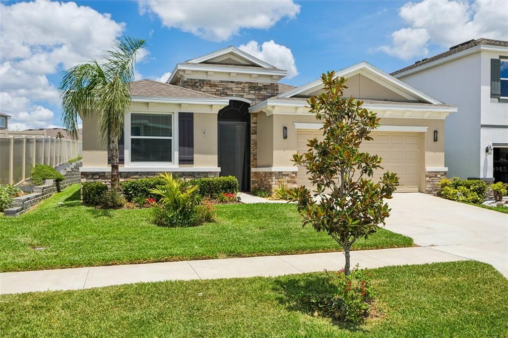 For Sale: $444,900 (4 beds, 2 baths, 2037 Square Feet)