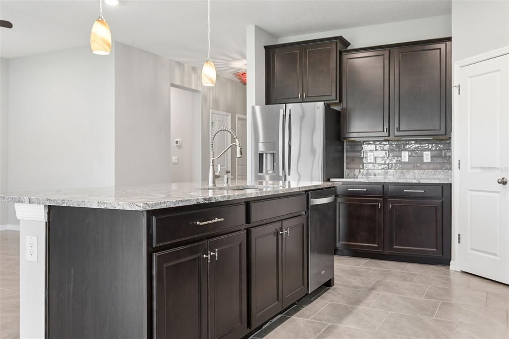 For Sale: $444,900 (4 beds, 2 baths, 2037 Square Feet)
