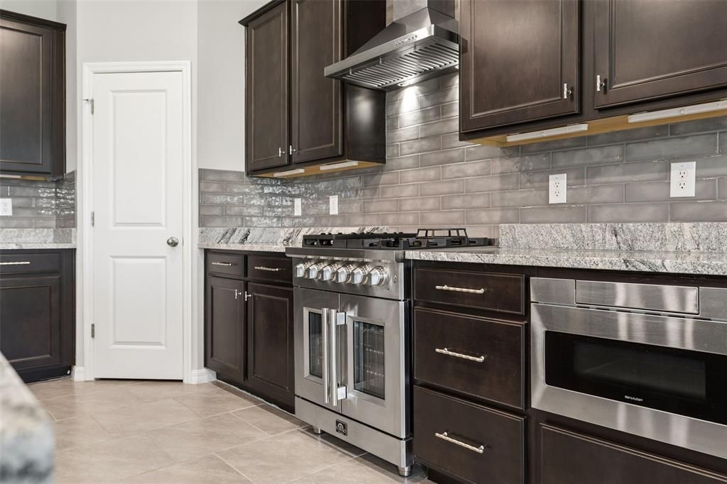 For Sale: $444,900 (4 beds, 2 baths, 2037 Square Feet)