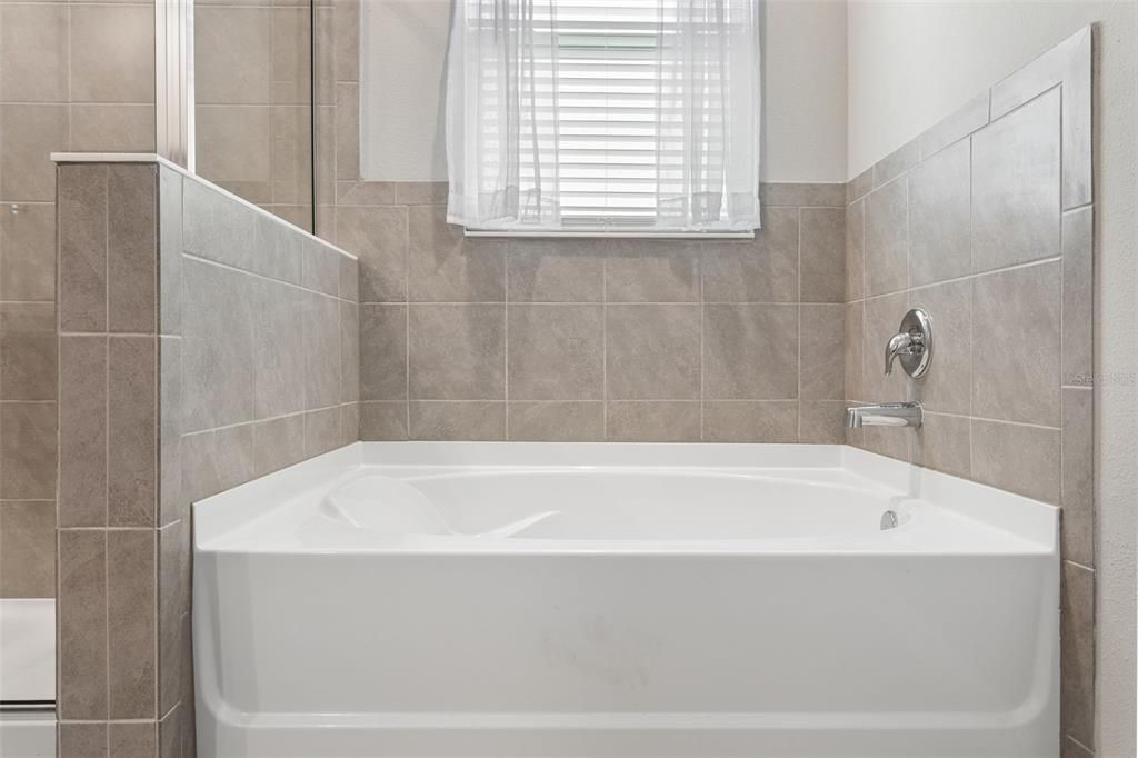 For Sale: $444,900 (4 beds, 2 baths, 2037 Square Feet)