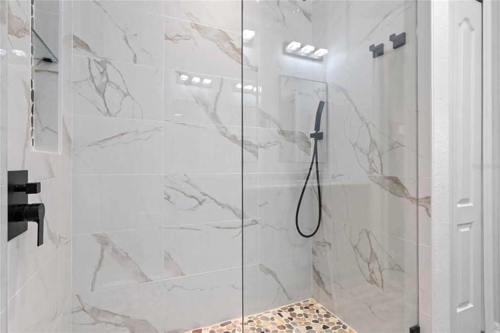 En Venta: $249,999 (2 camas, 2 baños, 1144 Pies cuadrados)