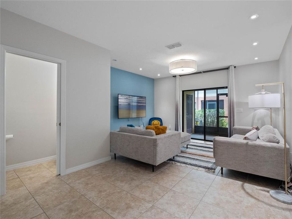 En Venta: $249,999 (2 camas, 2 baños, 1144 Pies cuadrados)