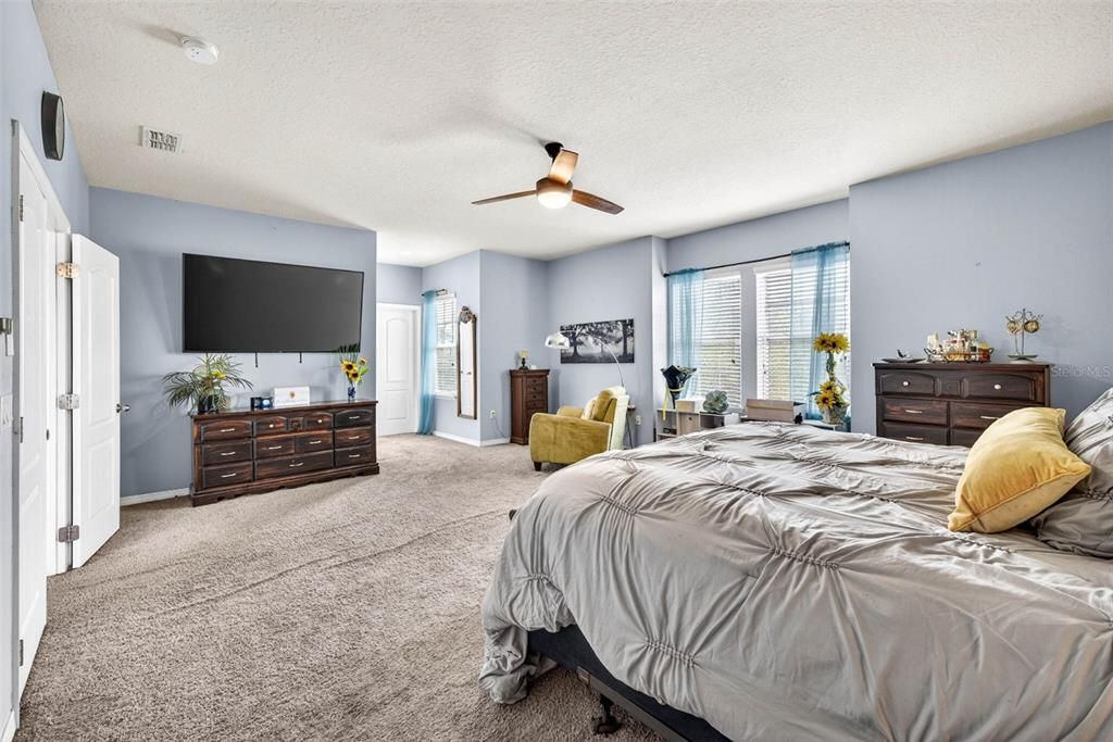 For Sale: $435,000 (4 beds, 3 baths, 3152 Square Feet)