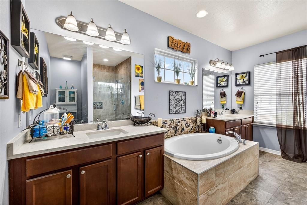 For Sale: $435,000 (4 beds, 3 baths, 3152 Square Feet)