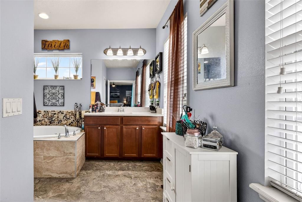 For Sale: $435,000 (4 beds, 3 baths, 3152 Square Feet)