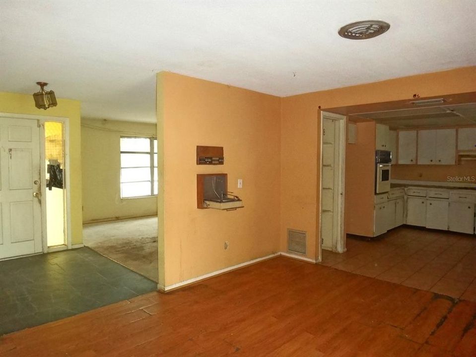 For Sale: $315,000 (3 beds, 2 baths, 1803 Square Feet)
