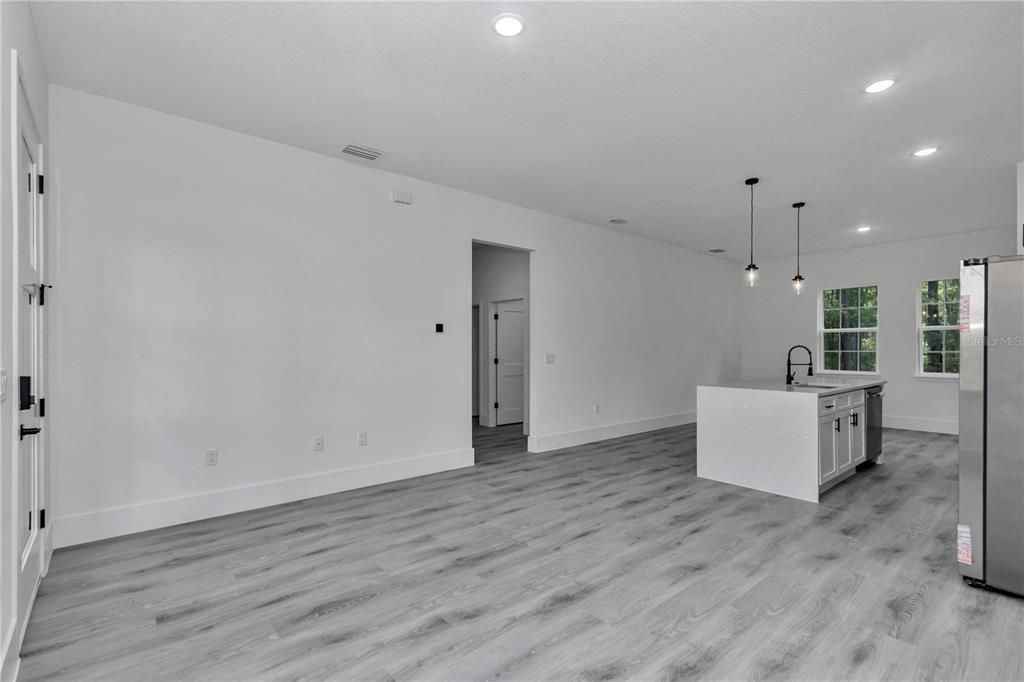 For Sale: $274,900 (3 beds, 2 baths, 1496 Square Feet)