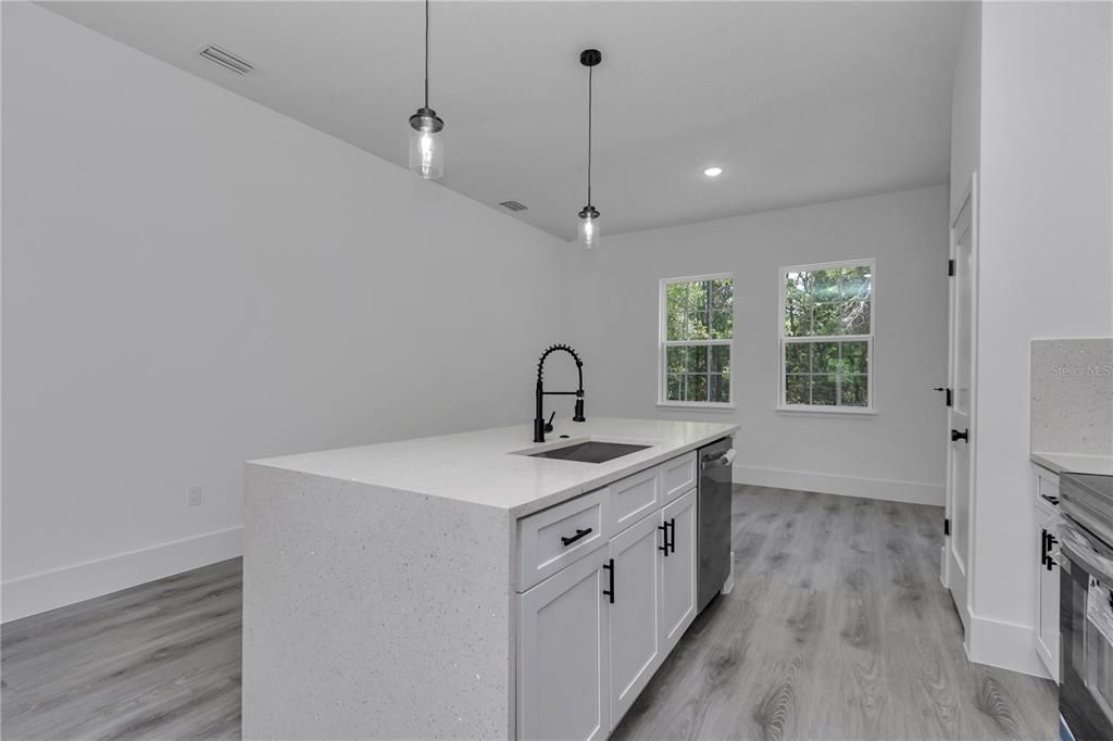 For Sale: $274,900 (3 beds, 2 baths, 1496 Square Feet)