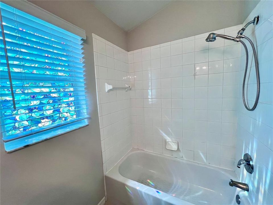 For Rent: $2,200 (3 beds, 2 baths, 2078 Square Feet)