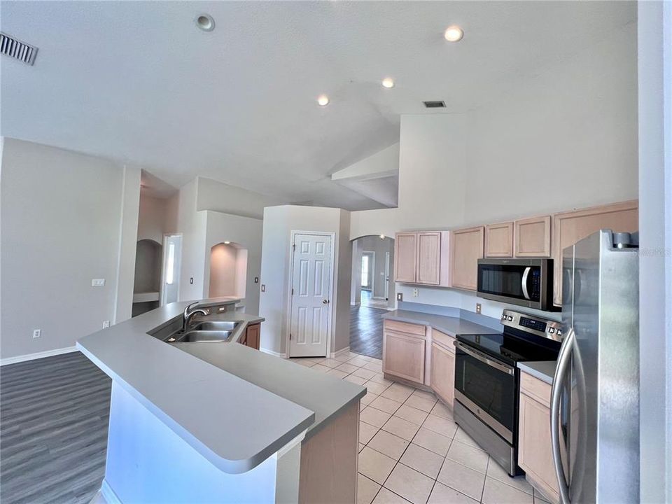 For Rent: $2,200 (3 beds, 2 baths, 2078 Square Feet)