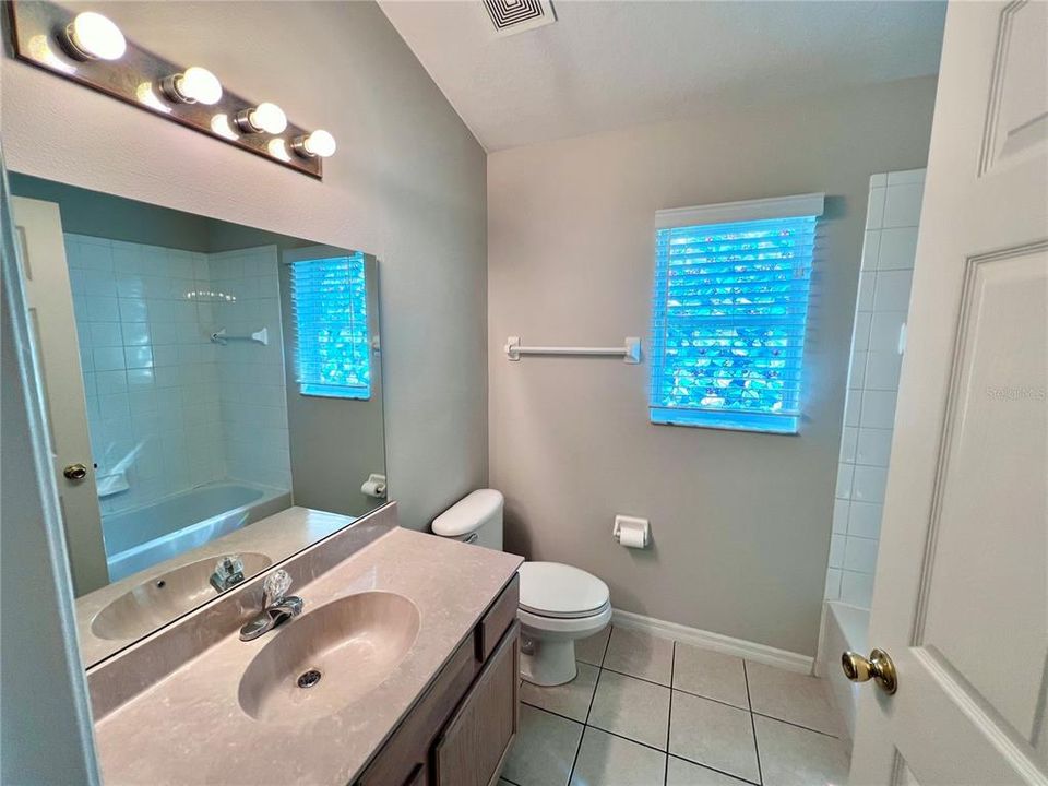 For Rent: $2,200 (3 beds, 2 baths, 2078 Square Feet)