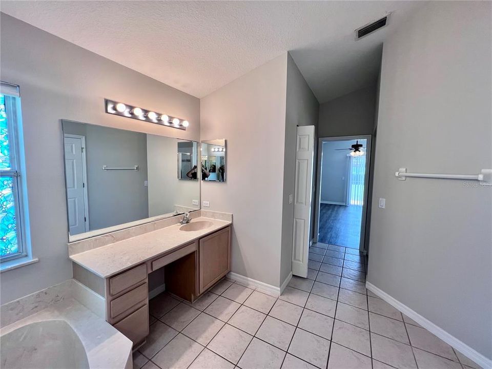 For Rent: $2,200 (3 beds, 2 baths, 2078 Square Feet)