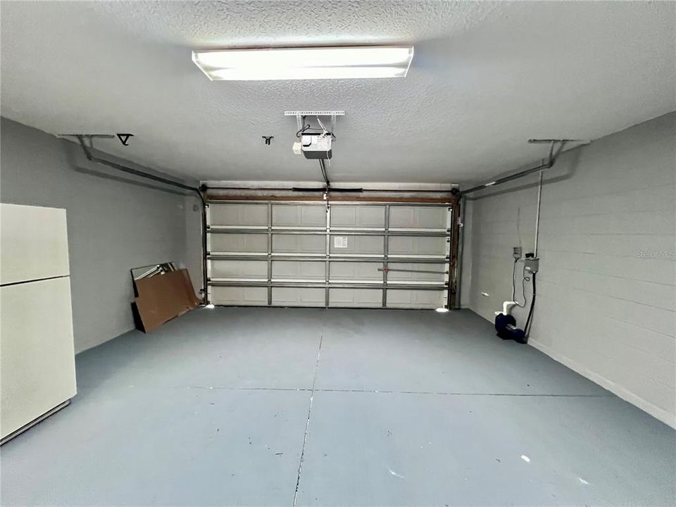 For Rent: $2,200 (3 beds, 2 baths, 2078 Square Feet)