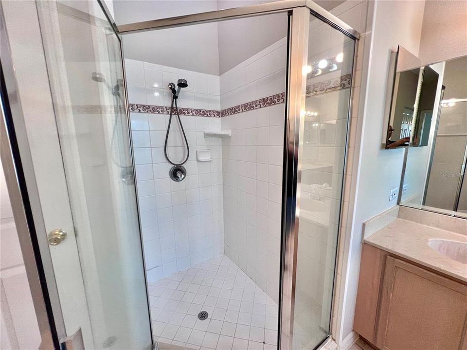 For Rent: $2,200 (3 beds, 2 baths, 2078 Square Feet)