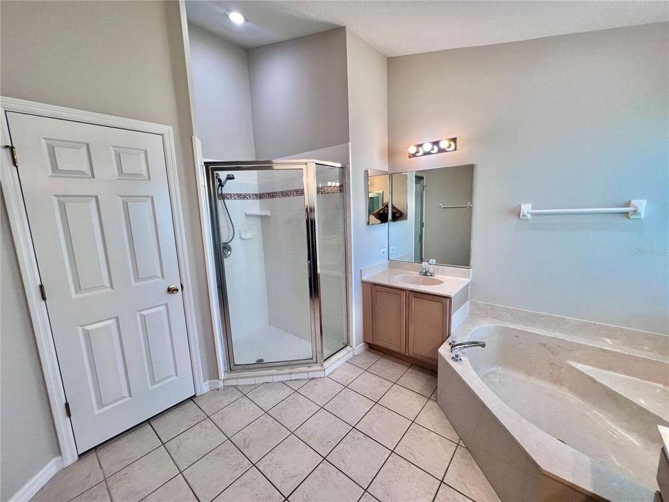 For Rent: $2,200 (3 beds, 2 baths, 2078 Square Feet)
