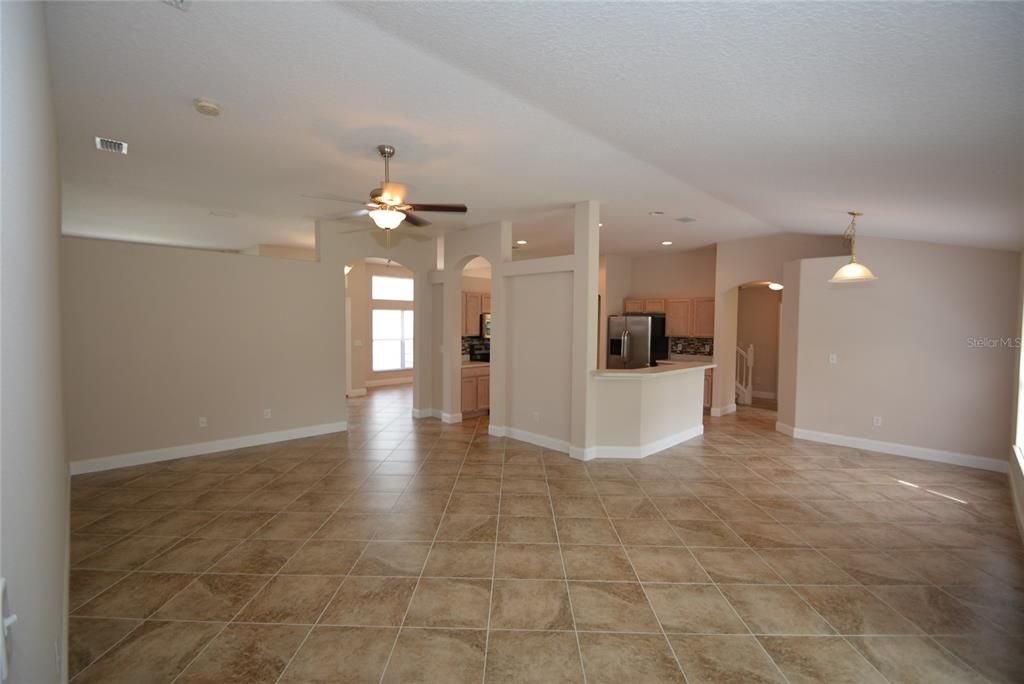 For Rent: $2,650 (4 beds, 3 baths, 2427 Square Feet)