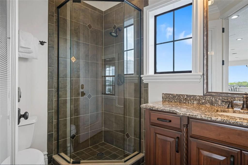 На продажу: $1,999,000 (5 спален, 5 ванн, 5649 Квадратных фут)