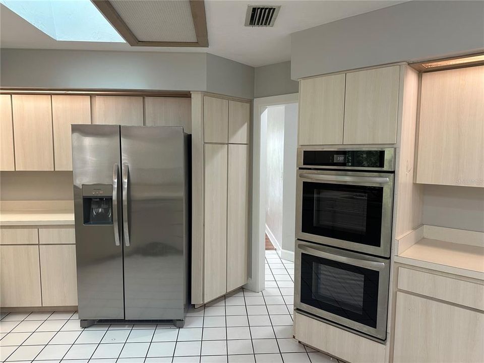 En Venta: $575,000 (5 camas, 3 baños, 2884 Pies cuadrados)