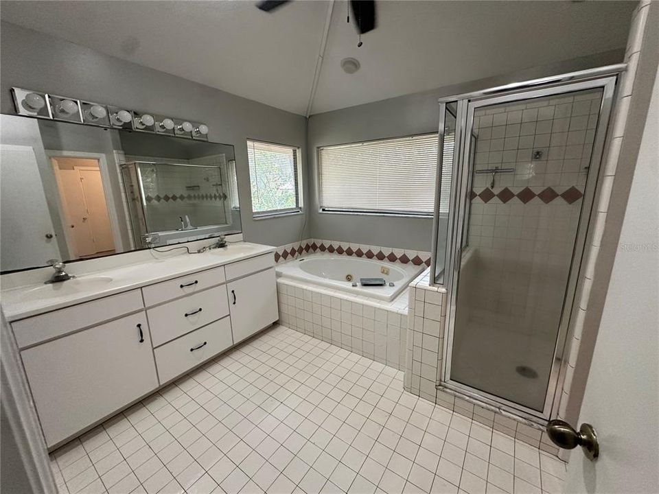 En Venta: $575,000 (5 camas, 3 baños, 2884 Pies cuadrados)