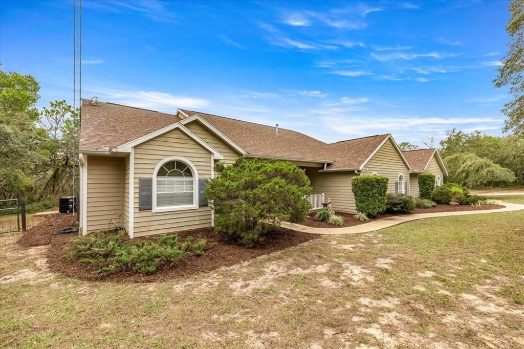 For Sale: $830,000 (4 beds, 3 baths, 3619 Square Feet)