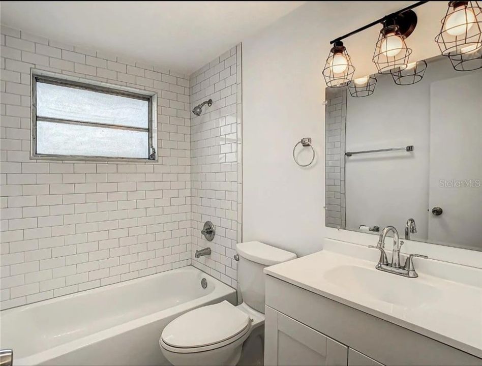 For Sale: $265,000 (2 beds, 1 baths, 1032 Square Feet)