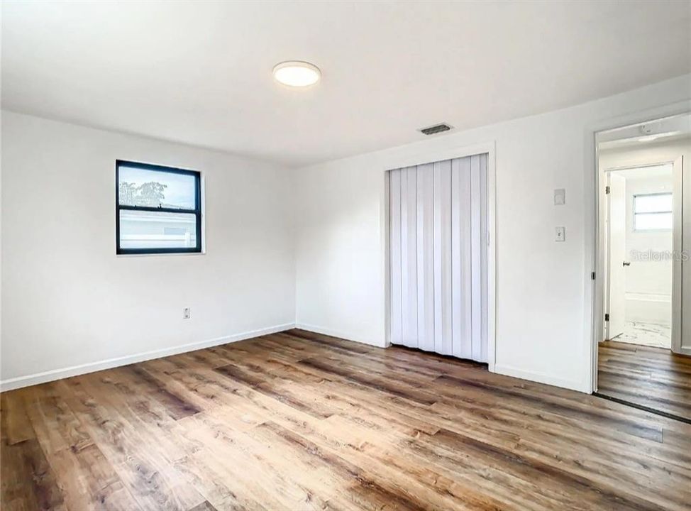 For Sale: $265,000 (2 beds, 1 baths, 1032 Square Feet)