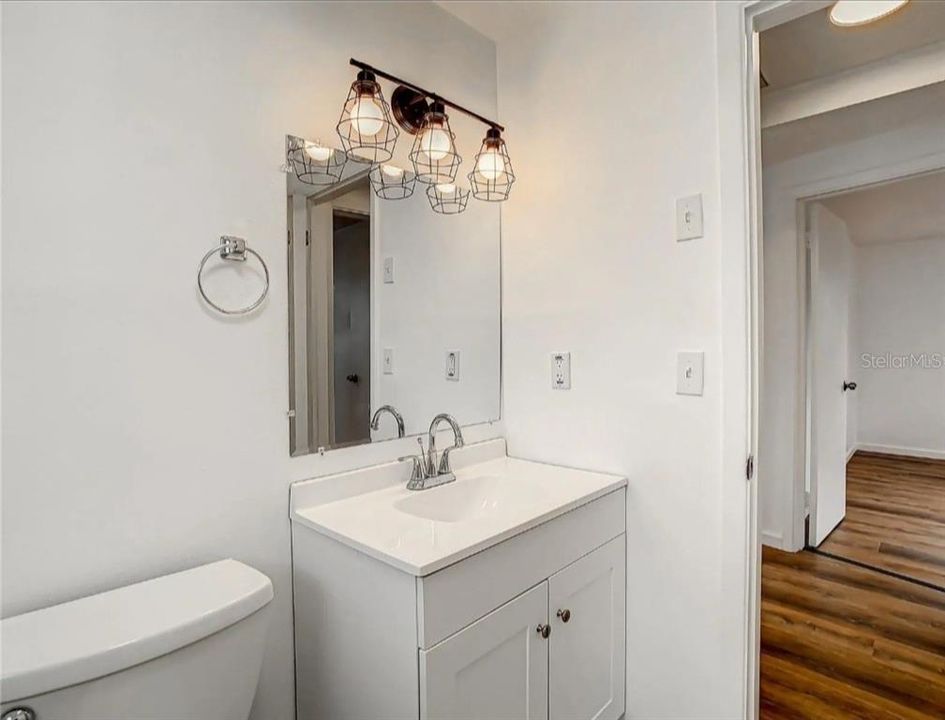 For Sale: $265,000 (2 beds, 1 baths, 1032 Square Feet)