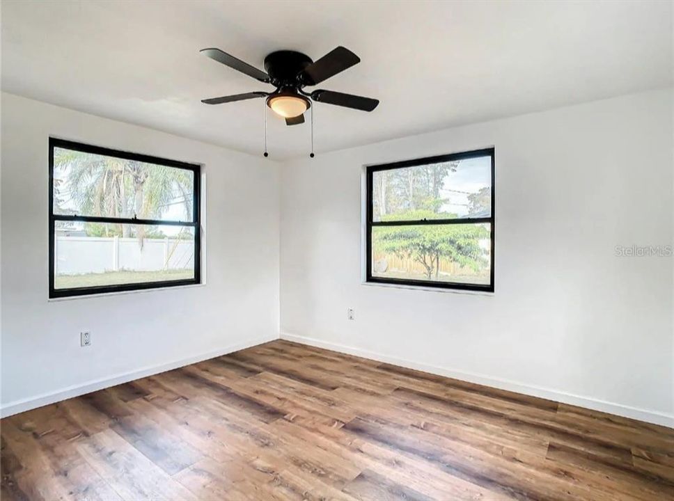 For Sale: $265,000 (2 beds, 1 baths, 1032 Square Feet)