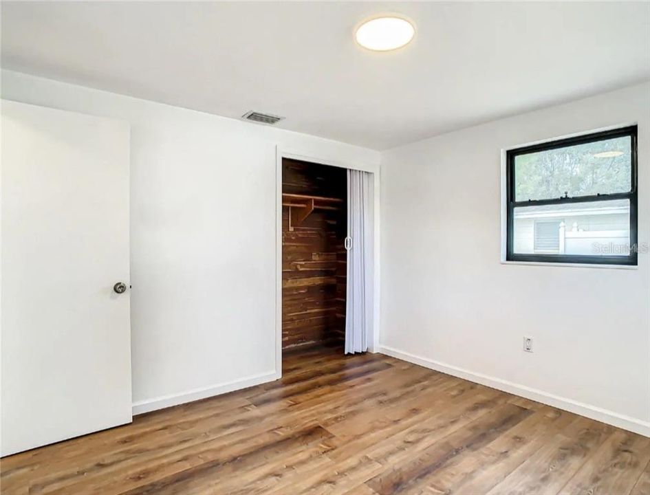 For Sale: $265,000 (2 beds, 1 baths, 1032 Square Feet)