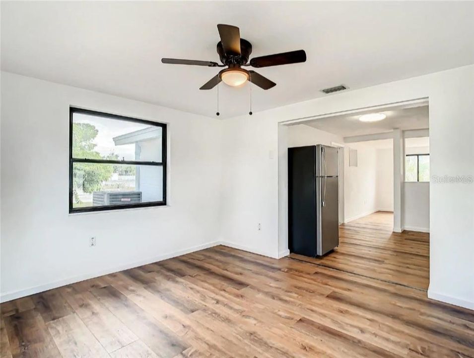 For Sale: $265,000 (2 beds, 1 baths, 1032 Square Feet)