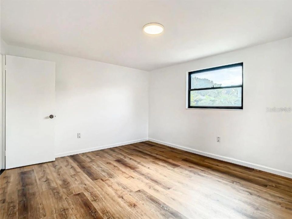 For Sale: $265,000 (2 beds, 1 baths, 1032 Square Feet)