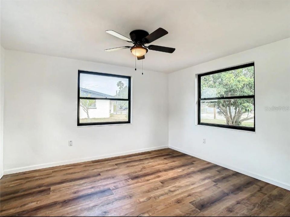 For Sale: $265,000 (2 beds, 1 baths, 1032 Square Feet)