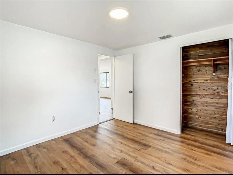 For Sale: $265,000 (2 beds, 1 baths, 1032 Square Feet)