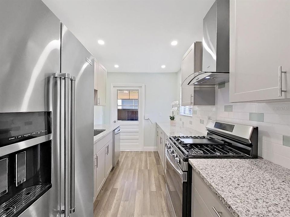 На продажу: $174,900 (2 спален, 2 ванн, 985 Квадратных фут)