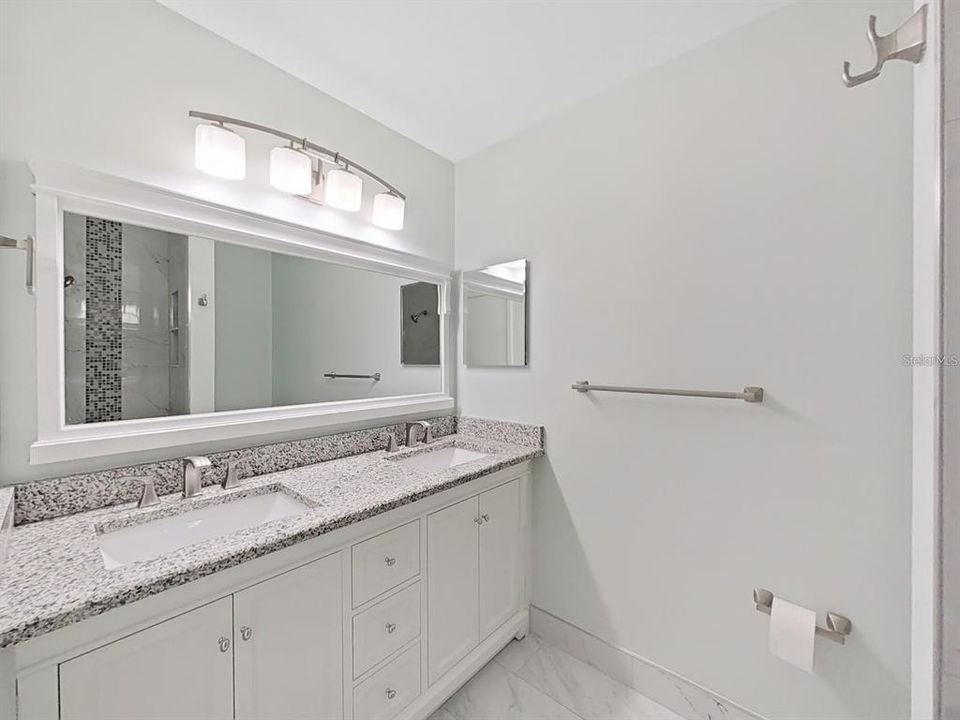 На продажу: $174,900 (2 спален, 2 ванн, 985 Квадратных фут)
