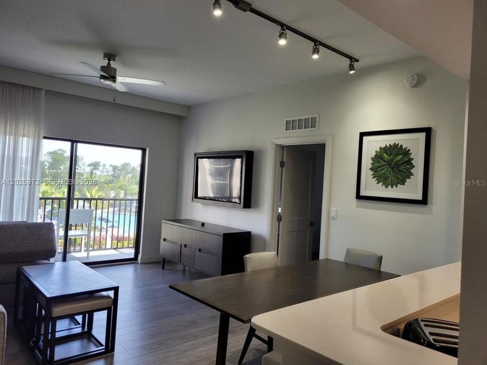 待售: $480,000 (2 贝兹, 2 浴室, 1265 平方英尺)